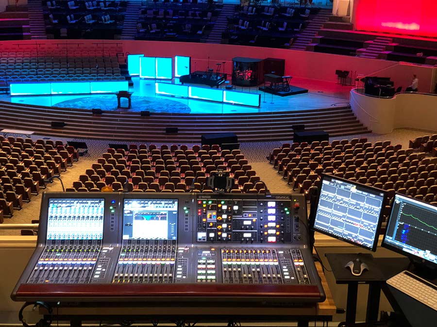 Yamaha PM10 FOH console