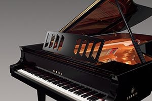 7. El atril perforado se incorpora de serie por primera vez en un piano de cola Yamaha
