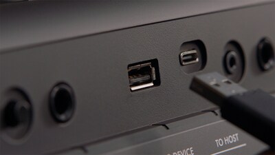 Imagen de característica de conectividad y salida del PSR-E483