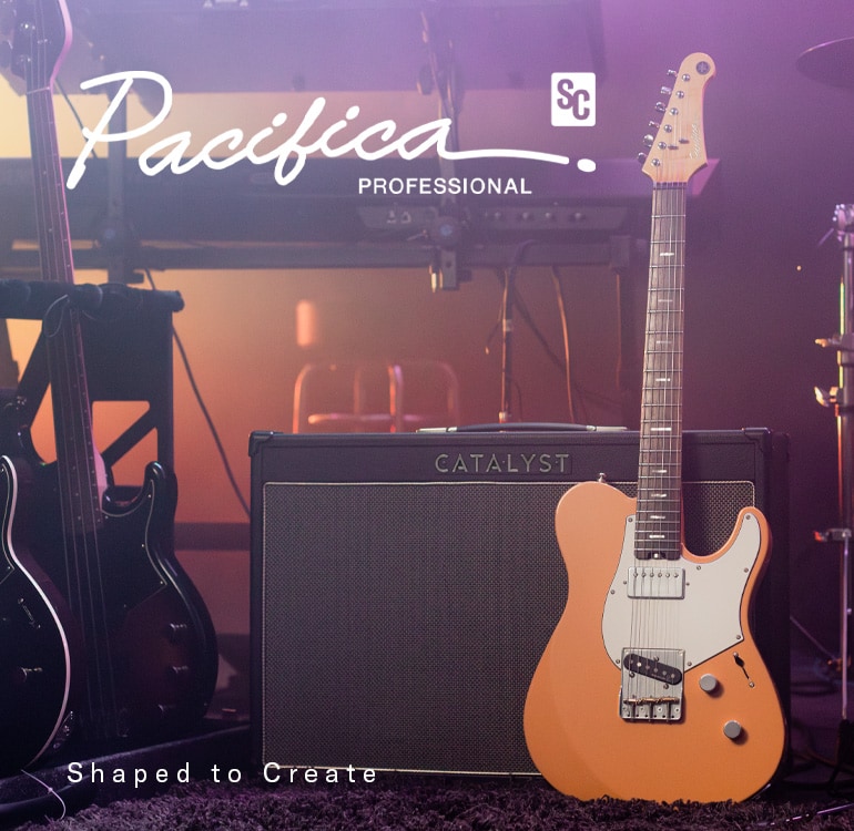 Pacifica SC Professional (PACP11S SOR) junto a un amplificador de guitarra
