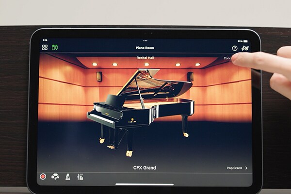 La pantalla de una tableta que muestra la aplicación Smart Pianist en uso