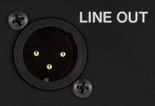 Line Out (Salida de línea): Conectividad de alta resolución
